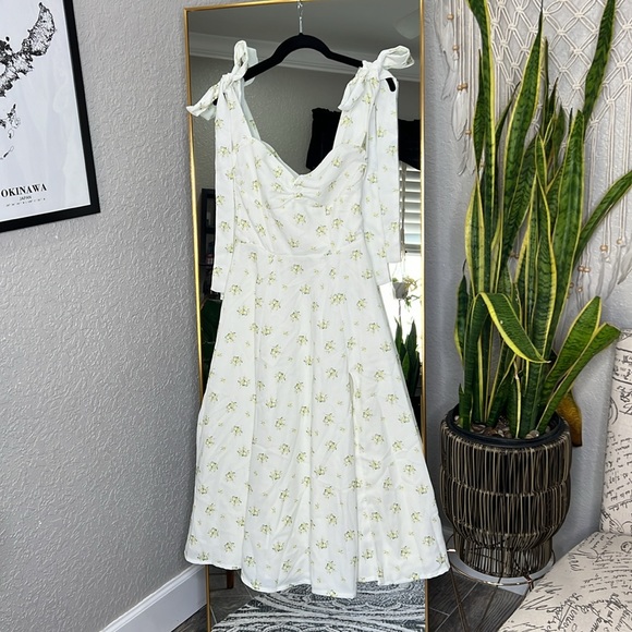 House of CB Alicia White Floral Midi Sundress - Picture 10 of 13